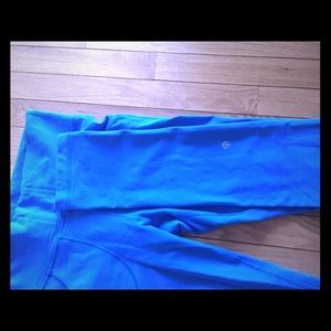 iOS I am looking for these leggings !! Lulu lemon